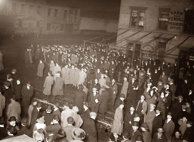 Carpathia arrived in New York with many people.