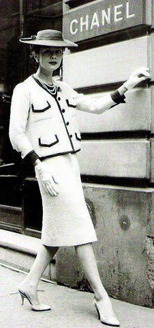 Début de la haute couture en France