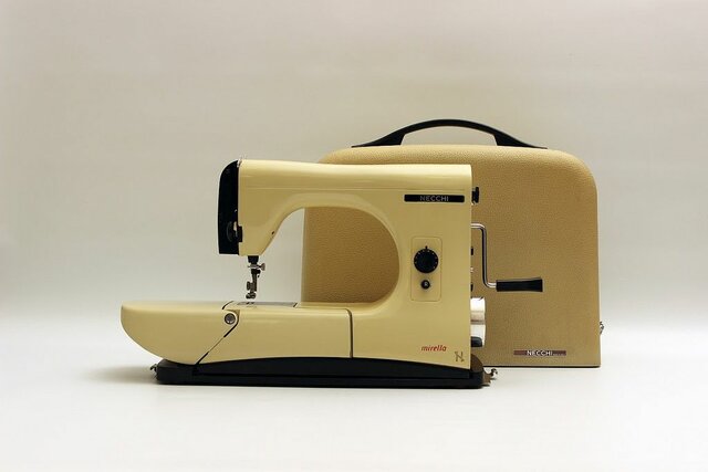 CAMPO DE LOS PRODUCTOS CON MACANISMO Y CUBIERTA: MIRELLA SEWING MACINE