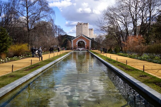 Основан Аптекарский огород в Москве