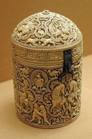 Píxide de Al-Mughira de Madínat al-Zahra. (Museo del Louvre).