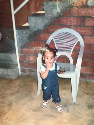 that day my dad took a picture of me distracted and sucking my thumb