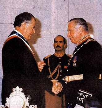 Se restaura la democracia en Chile.