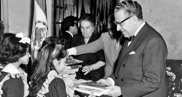 Se institucionaliza la campaña alfabetizadora de Jaime Torres Bodet Cuando se estableció la Dirección General de Alfabetización y Educación Extraescolar de la SEP