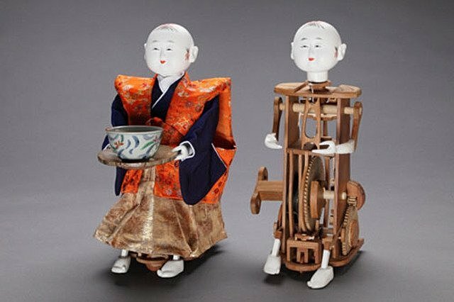 Juguetes mecánicos japoneses que sirven té, disparan flechas y pintan