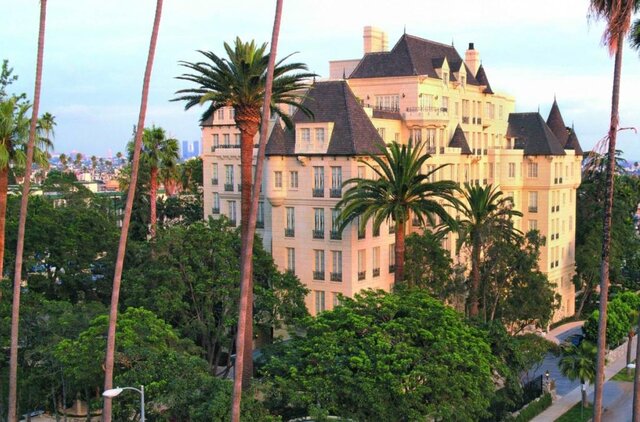 Church of Scientology Celebrity Centre in Los Angeles founded.