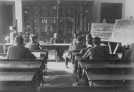 Reorganización de las Escuelas Normales