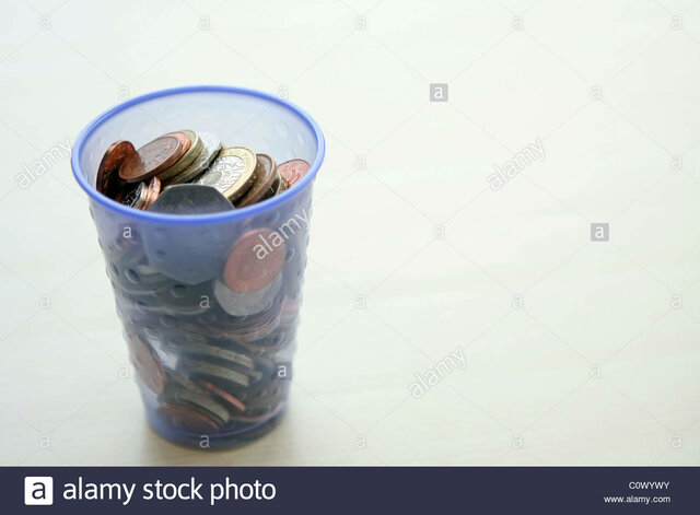 vaso de con monedas