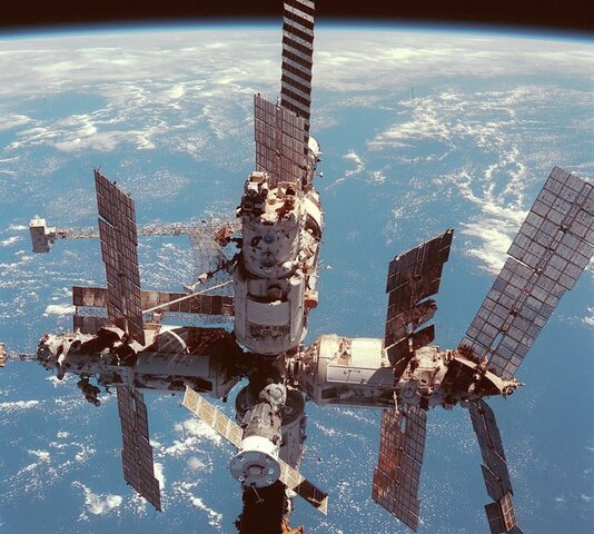 Primera estación espacial habitada permanentemente