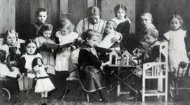 Timeline: HISTORIA DE LA INFANCIA