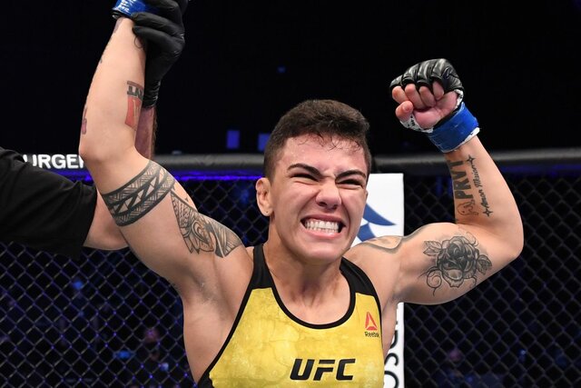 Jessica Andrade, Bate estaca