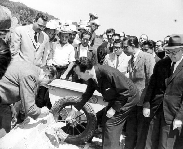 Se funda la Comisión Nacional de Energía Nuclear (CNEN)