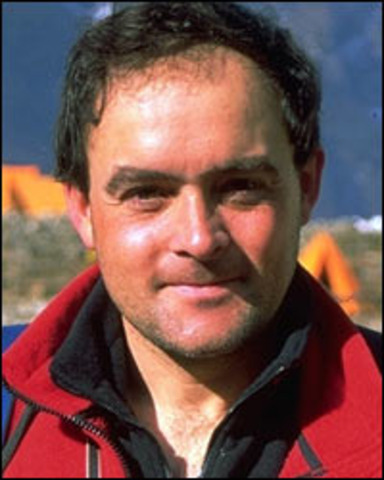 Jaime viñals reachs the top of mount everest