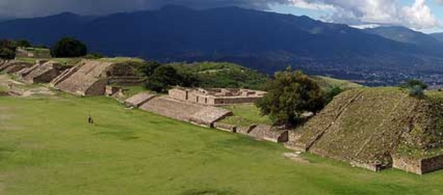 Zapotec Civilization flourishes