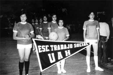 Uruguay-Prat-1961, citado en "Elementos para un perfil profesional del Trabajo Social: Uruguay", Pág. 67-68: