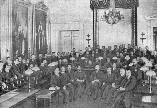 Provisional government is established