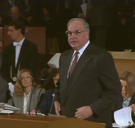 "Discorso dei pulcini" di Kohl in diretta in tutto lo Zollverein