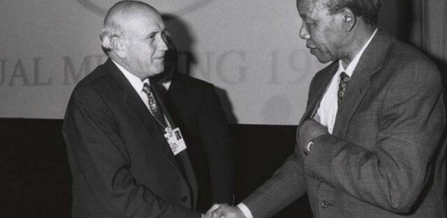 1992 és abolit l'apartheid a sud-àfrica.