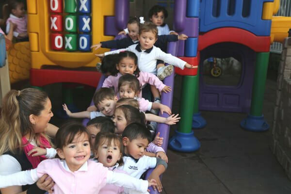 ESTAPA DE NIÑEZ (KINDER )