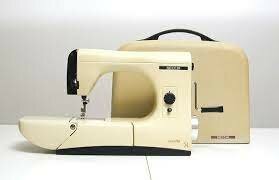 Maquina de coser Mirella