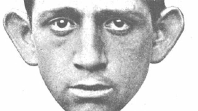 En sus orejas estaba la maldad