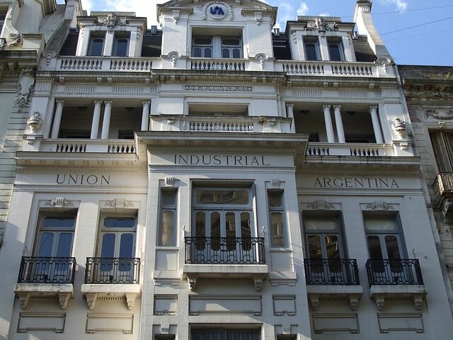 Fundación De La Unión Industrial Argentina(UIA).  es una organización que agrupa a las empresas, empresarios y cámaras patronales sectoriales vinculadas a las actividades de la industria en Argentina.