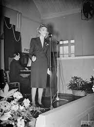 VERA LYNN VISITS A MUNITIONS FACTORY