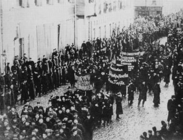 Fundación del Partido Socialista Revolucionario (SR).