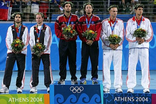 Massú y González ganan medalla de oro en el tenis.