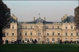 The king and queen move to Paris