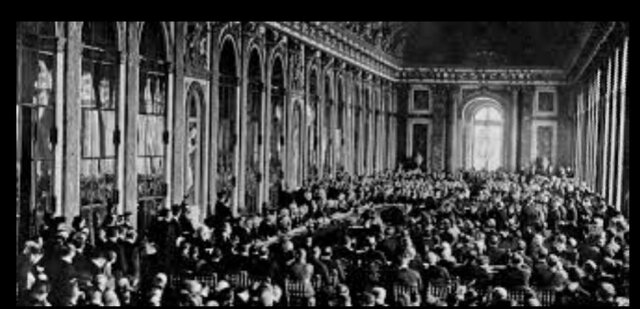 1919 Conferencia de Versalles.  Creación del partido Socialista en Bogotá