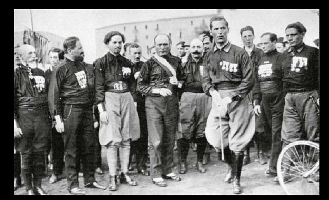 1921 Se funda el Partido fascista en Italia.