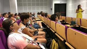 Reconociendo mis competencias en 10 años - - Me visualizo trabajando con muchas ganas y además dictando charlar, conferencias o al menos enseñando sobre el porque el comportamiento del ser humano.