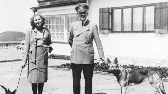 Hitler y Eva Braun se suicidan en Berlín.