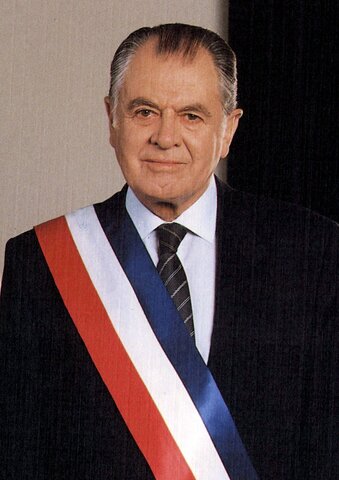 Patricio Aylwin asume la presidencia de Chile