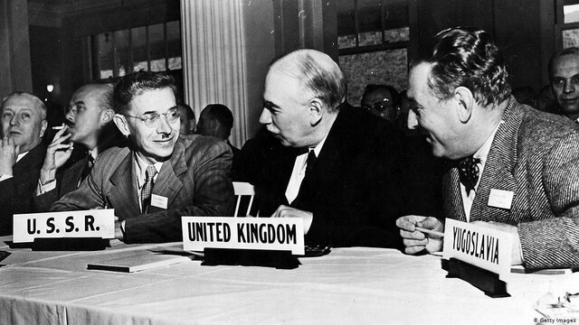 El paper hegemònic de EE.UU a la ONU i el seu lideratge econòmic després dels acords de Bretton Woods van fer créixer els temors dels soviètics.
