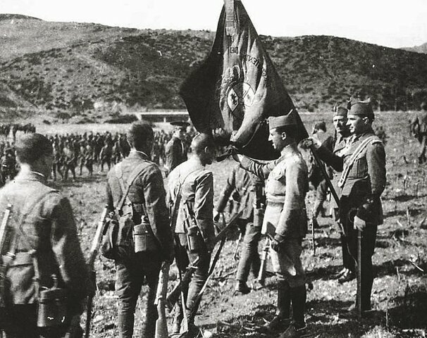 Desembarco de legionarios y regulares al mando de Franco