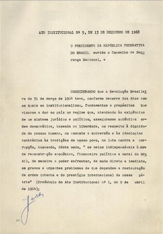 El ejercito decidió actuar de la misma forma que en 1964 y obligó a Costa e Silva a aplicar el Acto Institucional nº5. (parte de una serie emitida por el régimen militar brasileño)