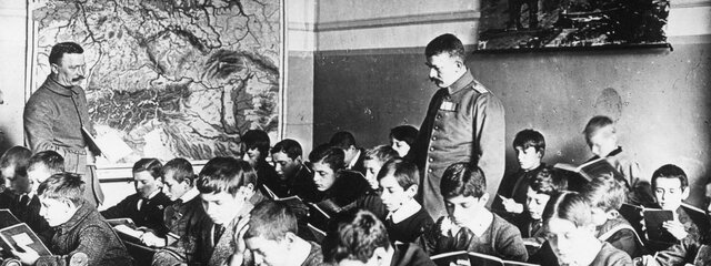 PRIMERA GERRA MUNDIAL- "NIÑOS EN PIE DE GUERRA"