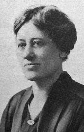 Lulu graves becomes the first president of the American Dietetics Association