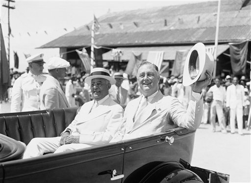 Sous président Sténion Vincent une Nouvelle Constitution est crée - Président Roosevelt a visité Haiti