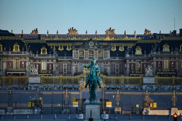 King Leaves Versaille