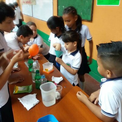 Timeline: ¡Tras los pasos de la infancia y la adolescencia!