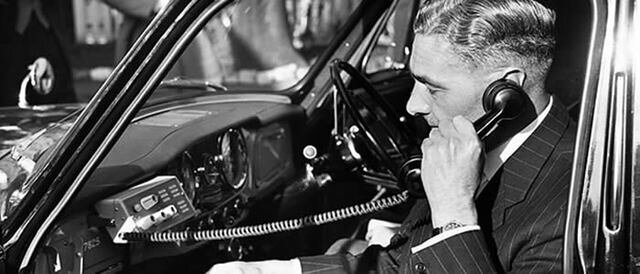Primer telefono movil vehicular