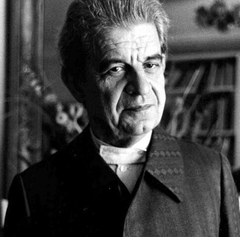 Produce una división dentro de la sociedad psicoanalista de París por su reivindicación de un "retorno a FREUD" y su oposición a algunas corrientes freudianas como la del ego.