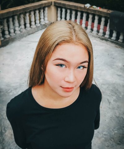 Friend's Iphone for a great quality photoshoot