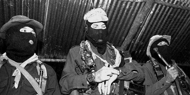 Salinas de Gortari declara un tregua unilateral con el EZLN.