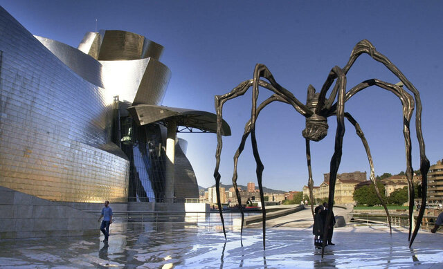 MAMAN (LOUISE BOURGEOIS)