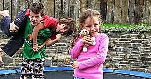 1989 CONSECUENCIA, SURGE LA DECLARACIÓN UNIVERSAL DE LOS DERECHOS DE LOS NIÑOS Y LAS NIÑAS