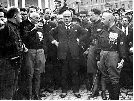 Mussolini forms alliance with Giolitti